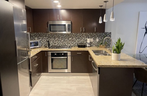 Lower Lonsdale Condominio | Luxury one Bedroom Condo at the Pier