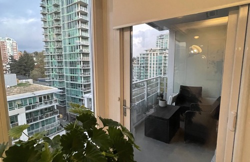 Lower Lonsdale Condominio | Luxury one Bedroom Condo at the Pier