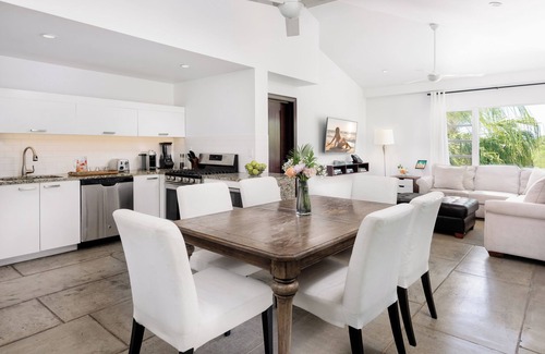 Grace Bay Hotel | Luxury One Bedroom Suite