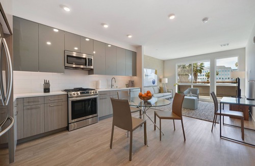 Mountain View Apartamento | Luxury One Bedroom with Full-Service Amenities