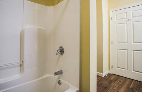 Pittsfield Complejo | Luxury one bedroom and one bathroom unit with full amenities