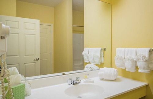 Pittsfield Complejo | Luxury one bedroom and one bathroom unit with full amenities