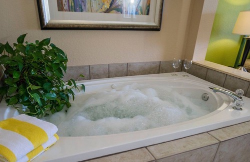 Weston Complejo | Luxury One Bedroom and One Bathroom Unit with Full Amenities