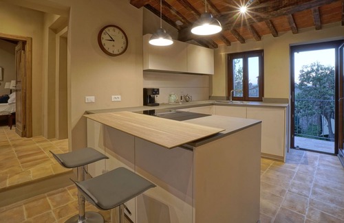 Montone Apartamento | Luxury one bedroom apartment in the main Piazza of historic Montone