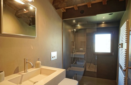 Montone Apartamento | Luxury one bedroom apartment in the main Piazza of historic Montone