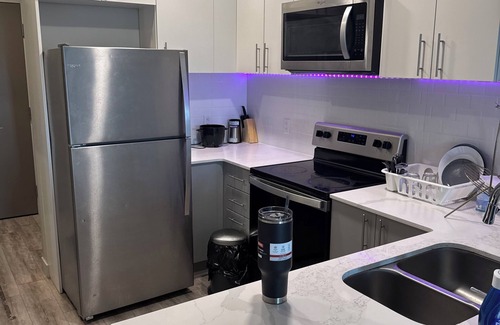 Southwest Edmonton Condominio | Luxury One-Bedroom Condo walking distance to train & South Gate mall. 24hr Gym