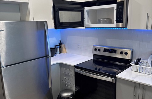 Southwest Edmonton Condominio | Luxury One-Bedroom Condo walking distance to train & South Gate mall. 24hr Gym