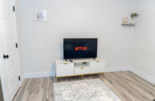 Dieppe Casa | Luxury One Bedroom Private Apartment just 7 minutes from the Airport