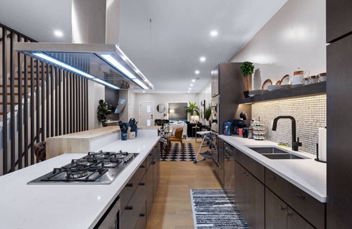 Lawrenceville Apartamento | Luxury Overlooking Lawrenceville! Stylish & Serene