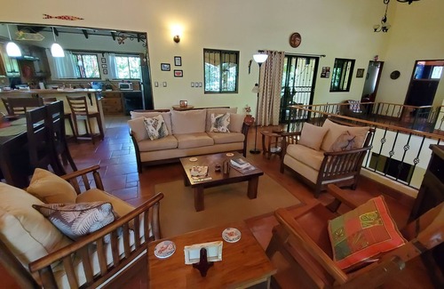 Junquillal Villa | Casa de lujo de 5 dormitorios y 4 baños en la comunidad cerrada de la costa del Pacífico con acceso a la piscina y al gimnasio
