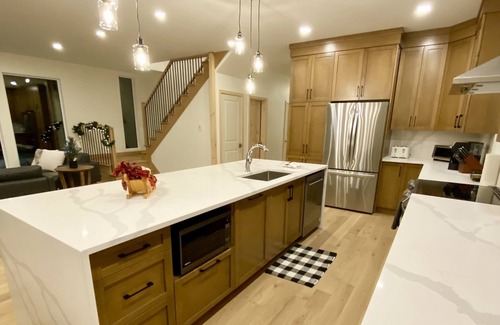 Labelle Chalet De Esquí | Luxury Panoramic View Waterfront-SPA-Games-Foyer