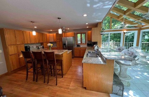 Southmont Casa | Luxury Paradise Awaits on the Lakefront