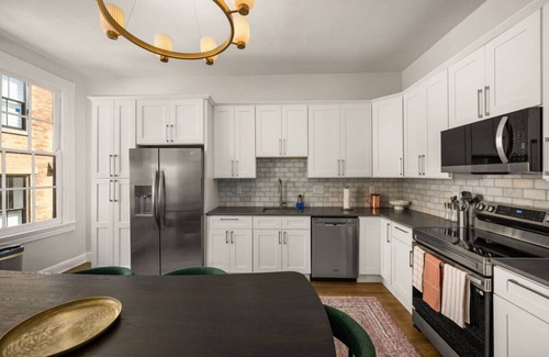 Pendleton Apartamento | Luxury Parkside 2BR w Views | Walk to Everything