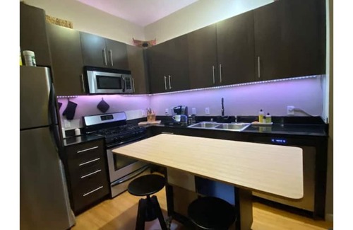 Palms Apartamento | Luxury pent house Loft downtown Culver City. by Cozy Suites