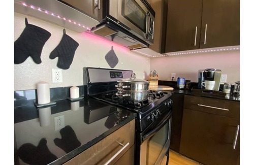 Palms Apartamento | Luxury pent house Loft downtown Culver City. by Cozy Suites