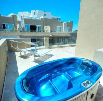 Msida Apartamento | Luxury penthouse with jacuzzi on sun terrace APIC1-2