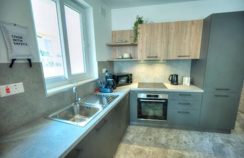 Msida Apartamento | Luxury penthouse with jacuzzi on sun terrace APIC1-2