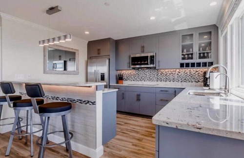 Pine Point Condominio | Luxury Penthouse Condo only steps away from Pine Point Beach
