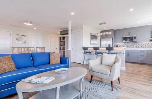 Pine Point Condominio | Luxury Penthouse Condo only steps away from Pine Point Beach
