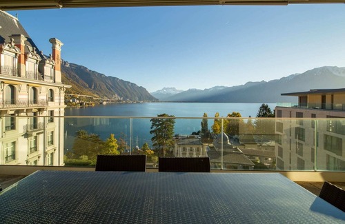 Montreux City Centre Apartamento | Luxury Penthouse in Montreux City with Lake View