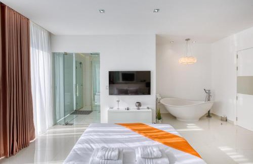 Tal-Ghoqod Apartamento | Luxury Penthouse in Swieqi with In and Outdoor Pool