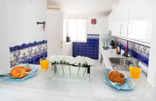 Mijas Apartamento | Ático de lujo en Mijas golf, bellamente decorado con vistas a la montaña.