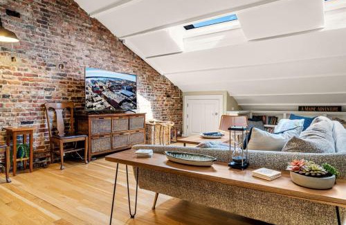 Old Port Casa | Luxury Penthouse Steps from Downtown Portland
