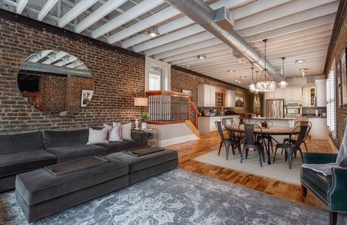 Central City Apartamento | Luxury Penthouse with Private Deck and Indoor Parking