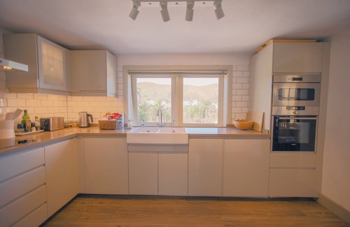 Haria Apartamento | ¡Ático de lujo con piscina climatizada y vistas impresionantes!