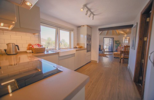 Haria Apartamento | ¡Ático de lujo con piscina climatizada y vistas impresionantes!