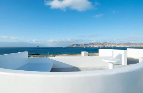 Mindelo Apartamento | Luxury Penthouse with Private Pool, Ocean, City & Mountain view 6 Pers 2 BR