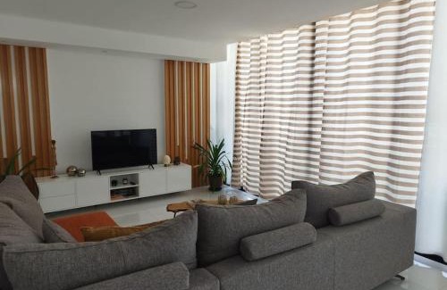 Mindelo Apartamento | Luxury Penthouse with Private Pool, Ocean, City & Mountain view 6 Pers 2 BR