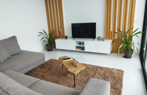 Mindelo Apartamento | Luxury Penthouse with Private Pool, Ocean, City & Mountain view 6 Pers 2 BR