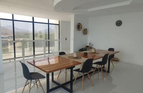 Mindelo Apartamento | Luxury Penthouse with Private Pool, Ocean, City & Mountain view 6 Pers 2 BR