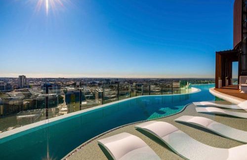 Fortitude Valley Casa | Luxury Peppers Infinity Pool Stylish with 2BD & 1C Park