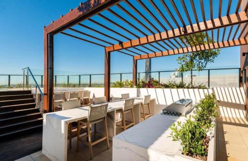 Fortitude Valley Casa | Luxury Peppers Infinity Pool Stylish with 2BD & 1C Park