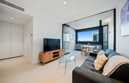 Perth Central Business District Apartamento | Luxury Perth CBD Apartment with Pool & Gym - Sleeps 3