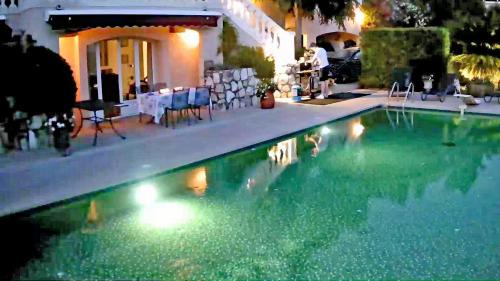 Saint-Paul-de-Vence Apartamento | Luxury Pool Apartment at Villa Seburga
