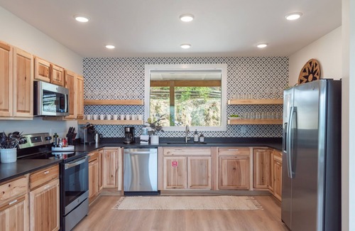 Sevierville Cabina | Luxury Pool Home with Unbelievable Views, Private Pool, Game Room, Hot tub