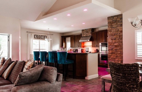 Plymouth Casa | * Luxury Pool * Hot Tub * 86 Inch TV *