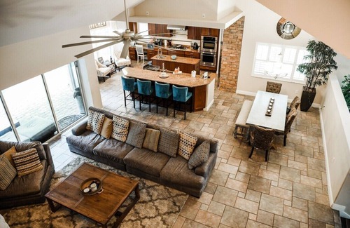 Plymouth Casa | * Luxury Pool * Hot Tub * 86 Inch TV *