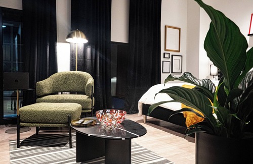 Historic Ybor Apartamento | Luxury Pool View King Studio in Ybor, Tampa!