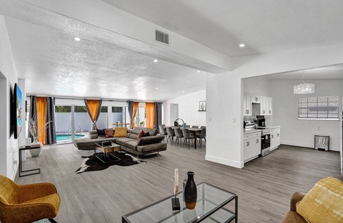 Ives Estates Villa | Luxury Pool Villa 5BD 4BA