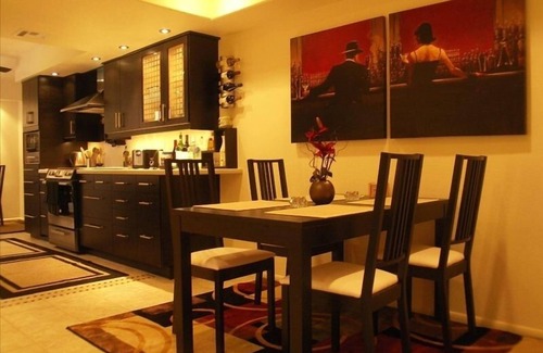 Paradise Valley Village Condominio | Junto a la piscina de lujo Condo Amueblado Elegantemente un hogar lejos del hogar