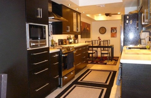 Paradise Valley Village Condominio | Junto a la piscina de lujo Condo Amueblado Elegantemente un hogar lejos del hogar