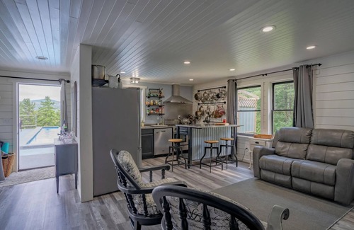Bucksport Complejo | Luxury Poolside Suite with Stunning Mountain Views + VIP Hot Tub