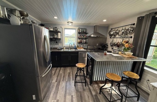 Bucksport Complejo | Luxury Poolside Suite with Stunning Mountain Views + VIP Hot Tub