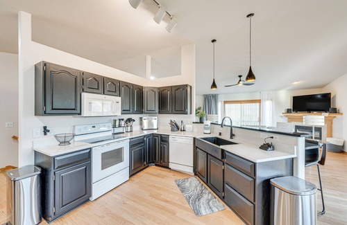 Sun Prairie Condominio | Luxury 'Prairie Retreat': 5 Min from Madison!