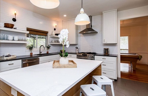 Austin Casa | 7BR Hill Country Oasis - Pool, Hot Tub & Games for Your Ultimate Getaway