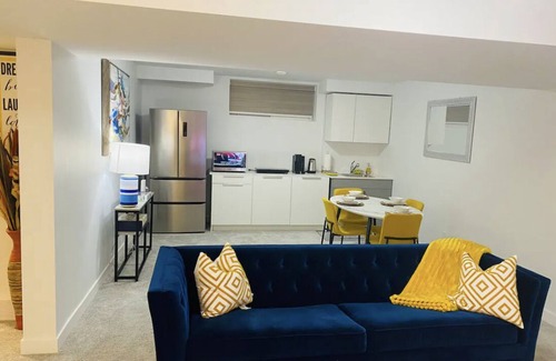 Fort Gary Apartamento | Luxury Private basement suit. Private entrance and Private parking
